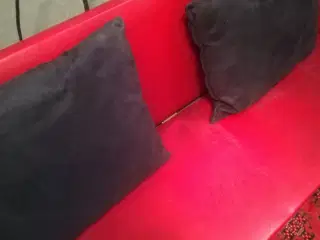 Sofapude i sort læder
