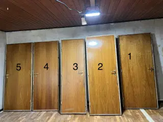 Indvendige døre af egetræsfiner