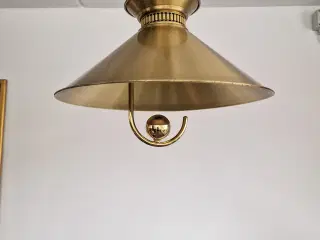 Stilfuld vintage pendel i messing.