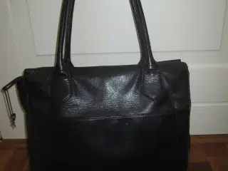 BELSAC. Sort Skindtaske.