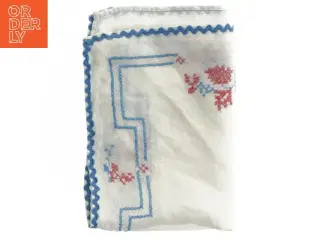 Broderet dug (str. 43x30 cm)