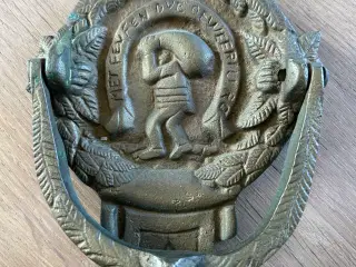 Dørhammer i messing, patineret