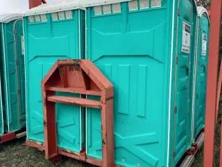 Toiletlad 4 toiletter + 1 lukket pissoir modul