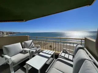 Malaga - Fuengirola. Lejlighed p� 134 kvm plads til 6 personer, 34 kvm terrasse med haveudsigt og pool.
K�mpe stor stor pool i lukket privat have.
Fri parkering foran bygningen. 

Fuengirola. Ny renoveret luksus lejlighed p� 135 Kvm med plads til