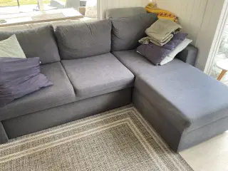Sovesofa med chaiselong og opbevaring og vippestol