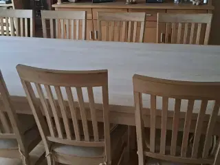 Robust spisebord i massivt egetræ m/8 stole