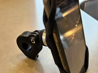 Mobilholder til cykelstyr eller plæneklipperen. 