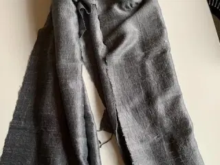Tørklæde / silketørklæde 100% silke, stort, ubrugt