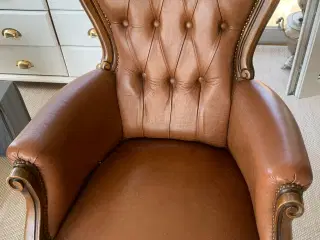 Ældre stol som man sidder godt i
