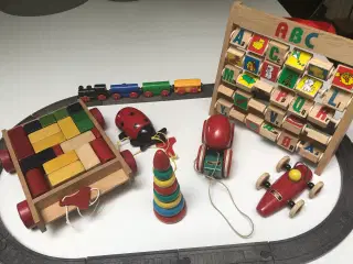 Brio trælegetøj, trætrækvogn med klodser mv.
