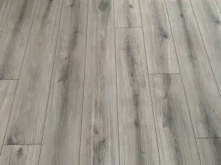 Laminatgulv  120m2