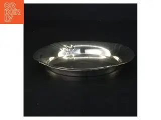 Sølvfarvet metalbakke (str. 17 x 2 cm)