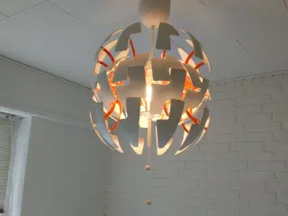 IKEA Loftlampe hvid og orange