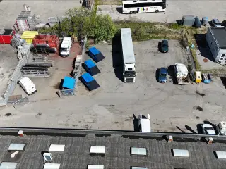 Stort udendørsareal til parkering og/eller opbevaring