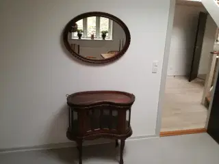Barskab med tilhørende spejl 