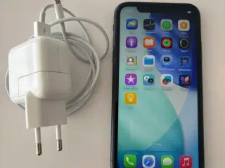 Pæn iPhone 11 64gb i sort
