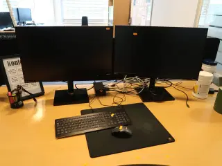 2 stk. computerskærme SAMSUNG F27T450FQR med tastatur og mus