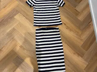 Sæt af nederdel og T-shirt