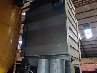 Kongskilde KBD MK 4  med elevator og stort oliefyr