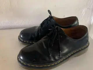 Dr. Martens str. 39