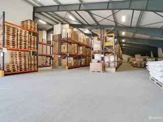 Regulært lager med porte