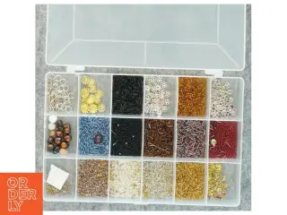 Opbevaringsboks med perler og smykkefremstillingsmaterialer (str. 27x18 cm)