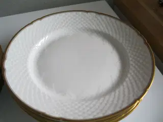 7 stk.  hvide Åkjær  B&G tallerkener 21+24 cm. Nye