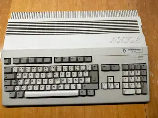 Amiga 500 med Gotek drev fyldt med spil