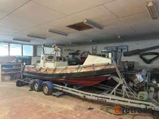 - - - RIB båd med trailer