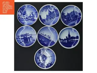 Blå og hvide porcelænsplatter, 7 stykker fra Aluminia (str. Ø. 8,5 cm. 7 styk)