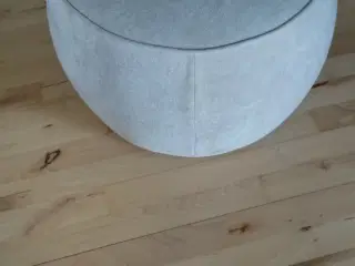 helt ny puf i lyst møbelstop ø 60 h38