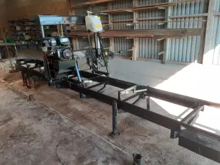 Jonsered mobilsavværk m. 12 hk benzinmotor
