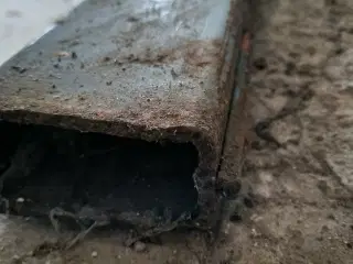 1 stk jernbjælke/kranskinne