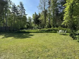 Nyrenoveret sommerhus t�t p� badestrand med plads til 8 personer.