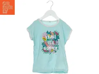 Børne T-shirt med 'Yeah It's Summer' print fra Summer Vibes (str. 128)