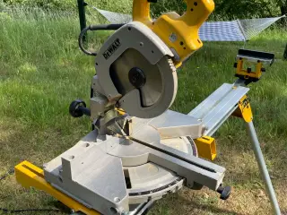 DeWalt kap/geringssav + arbejdsstation. 