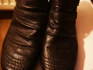 Helt nye støvler fra Reiker