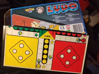 Ludo med magneter i fin lille rejsestørrelse