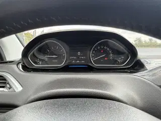 Peugeot 208 1,2 VTi Allure Sky 82HK 5d