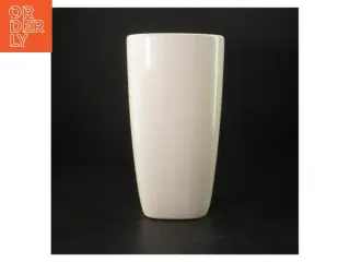 Hvid porcelænsvase (str. H. 24 cm)