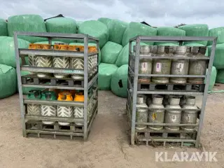 Bure med tomme gasflasker BP Gas og Kosangas