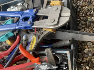 Fyldt værktøjskasse 