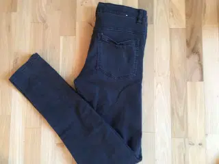 Sort jeans