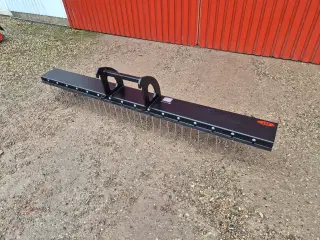 JST Gårdspladsrive med Avant skifte.