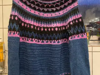 Nystrikket sweater M