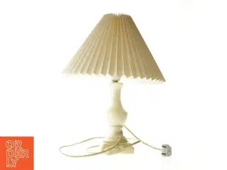 Bordlampe med plisseret skærm (str. 38 cm)