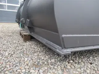 JST Skovl med volvoskifte 300 bred og tager 3.4m3. Den er opbygget efter alle kunstens regler