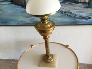 Olielampe på marmorfod (Oldemor)