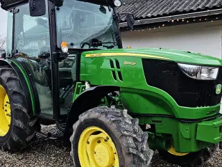 John Deere 5100 GF / 100 hk og 2400 timer / meget flot traktor