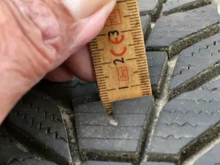 Fælge med vinterdæk fra Hankook 235/60 R18